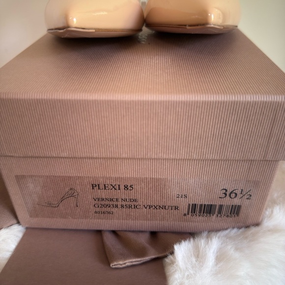 NEW Gianvitto Rossi PUMP WITH CLEAR SIDES IN PLEXI PATENT LEATHER - Picture 8 of 9